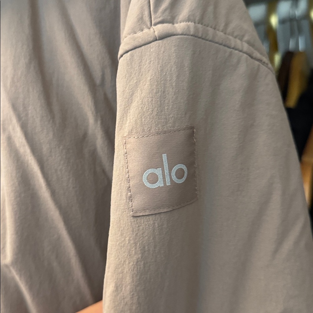 Alo Cropped Mountain Peak Full-Zip Hoodie color mushroom - Picture 9 of 10